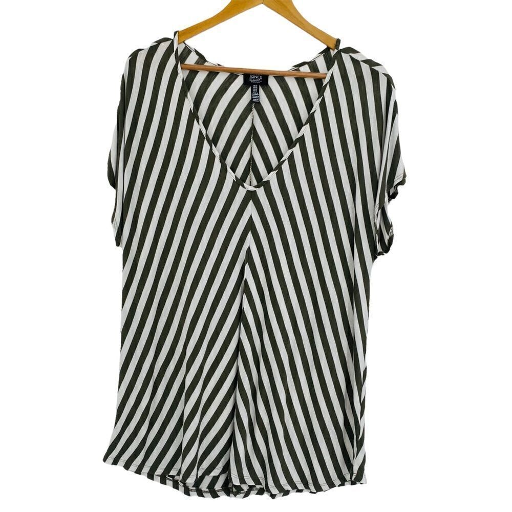 Jones New York olive and white vneck knit top size 1x